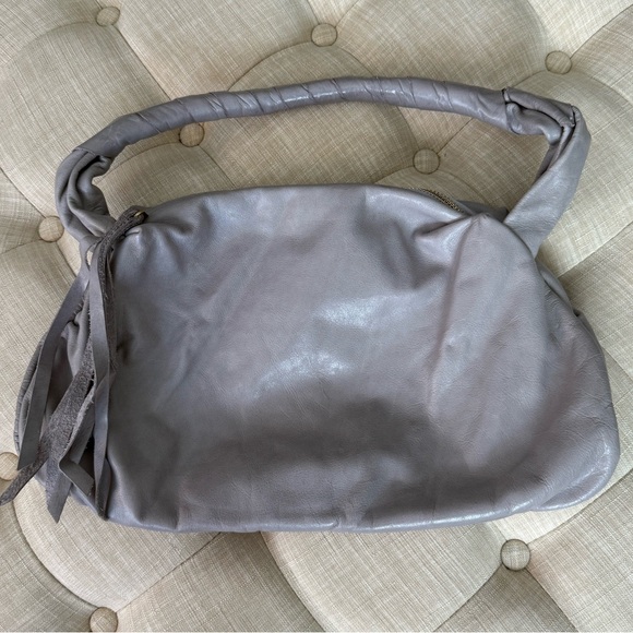 SATCHEL. Savannah Women's Shoulder Bag - Picture 2 of 12